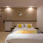 Shell Hotel Shanghai Oriental Pearl Tower Century Avenue Metro Station
