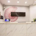 Shell Hotel Shanghai Oriental Pearl Tower Century Avenue Metro Station