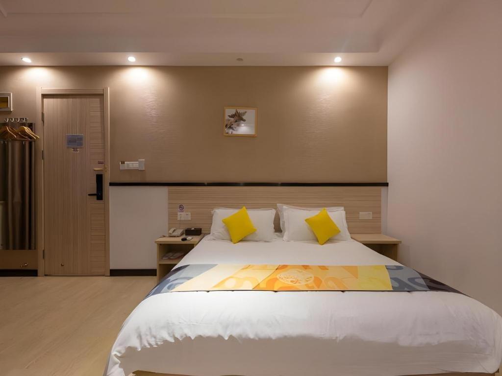 Shell Oriental Pearl Tower Century Avenue Metro Station Hotel Shanghai