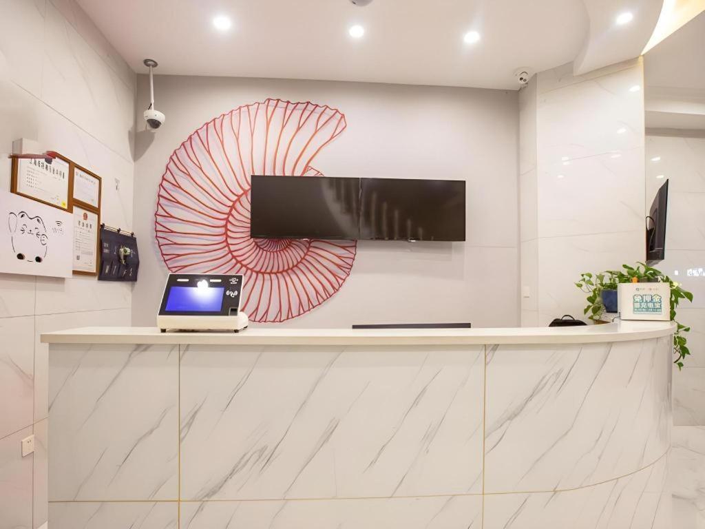 Hotel Shell Oriental Pearl Tower Century Avenue Metro Station 2*