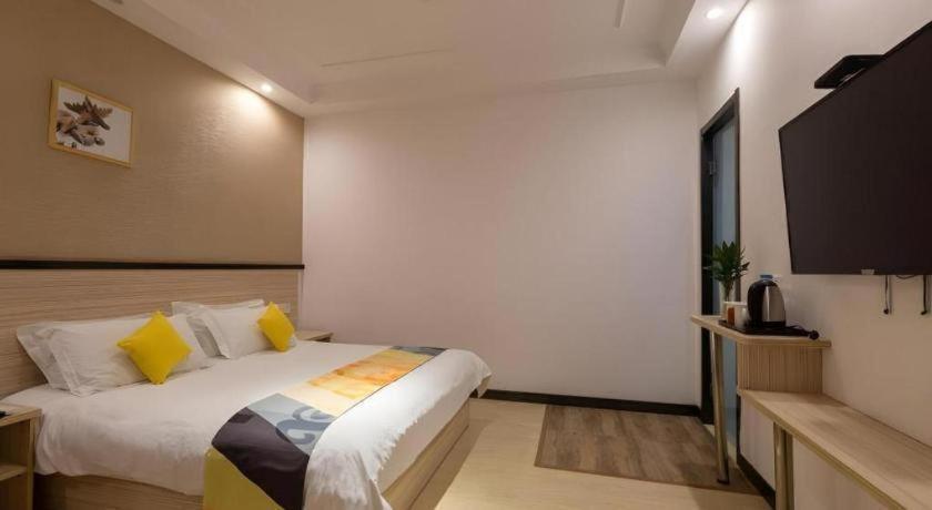 Hotel Shell Oriental Pearl Tower Century Avenue Metro Station 2*