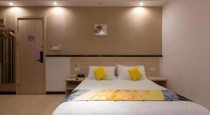 Shell Oriental Pearl Tower Century Avenue Metro Station Hotel 2*