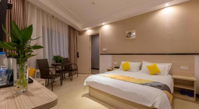 Hotel Shell Oriental Pearl Tower Century Avenue Metro Station Shanghai