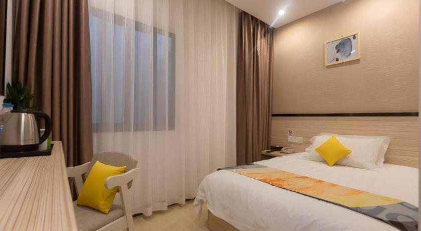 Shell Oriental Pearl Tower Century Avenue Metro Station Hotel 2*