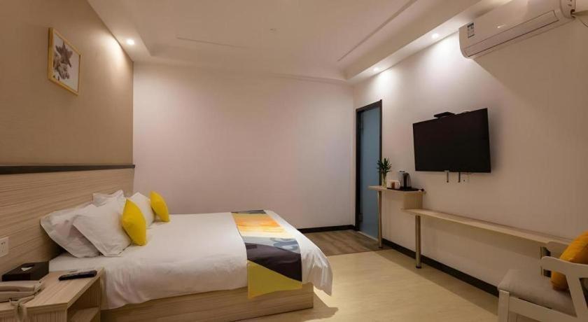 Hotel Shell Oriental Pearl Tower Century Avenue Metro Station 2*