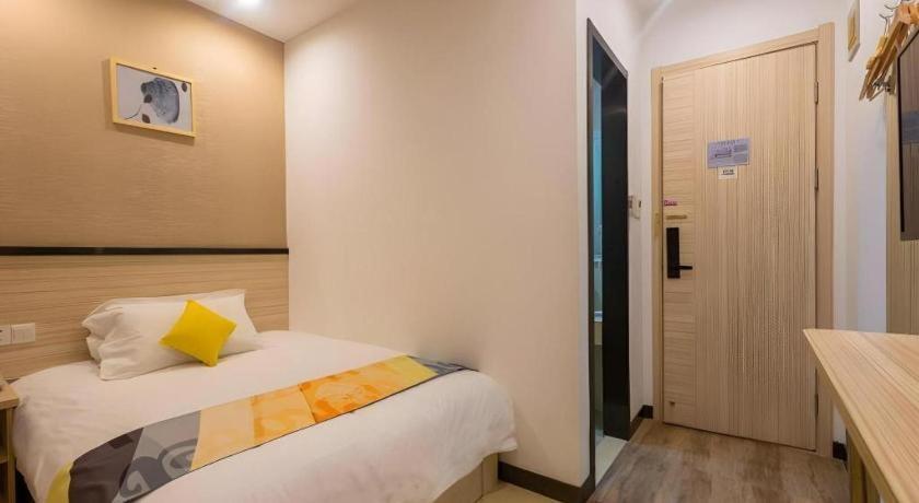 Shell Oriental Pearl Tower Century Avenue Metro Station Hotel 2*