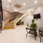 Shell Hotel Shanghai Oriental Pearl Tower Century Avenue Metro Station