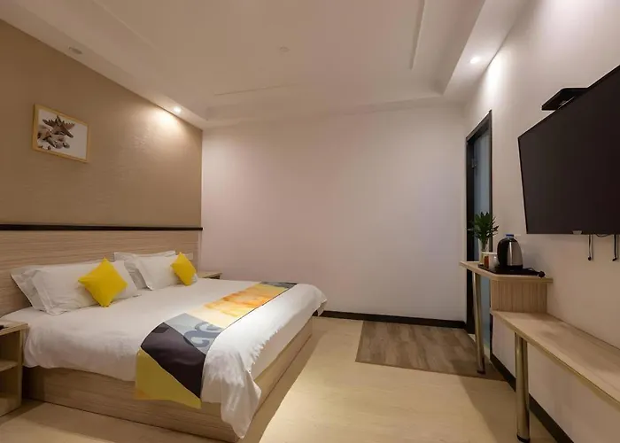 Shell Hotel Shanghai Oriental Pearl Tower Century Avenue Metro Station