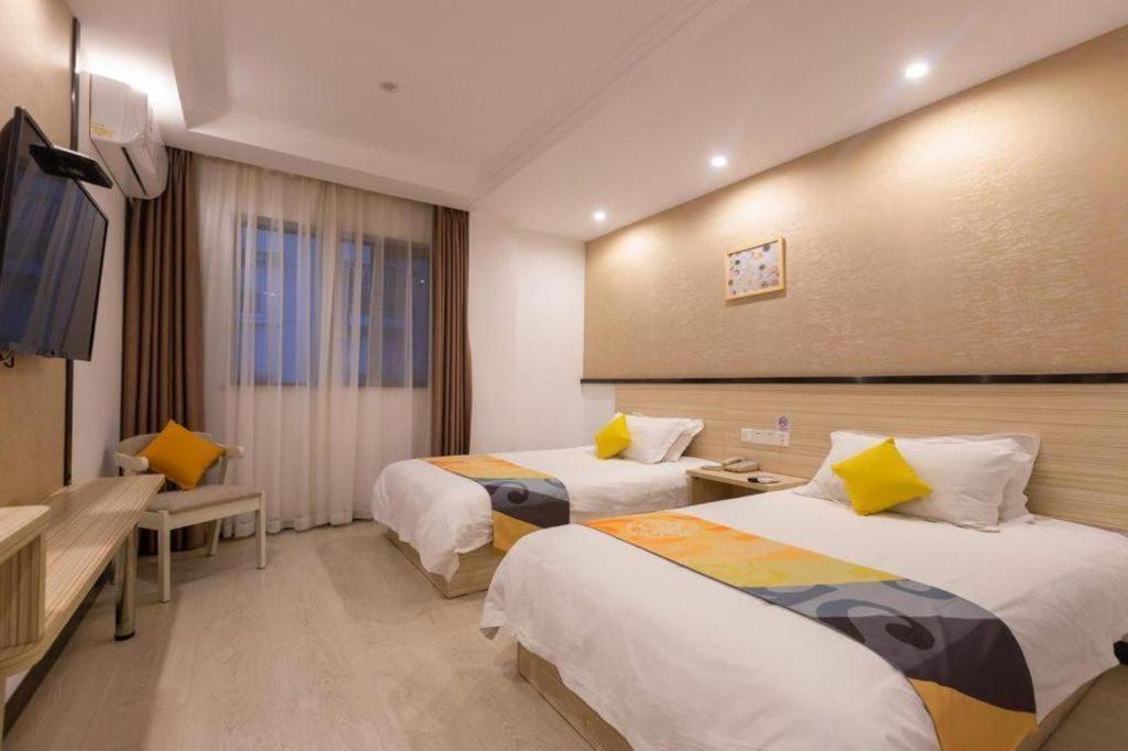 Hotel Shell Oriental Pearl Tower Century Avenue Metro Station