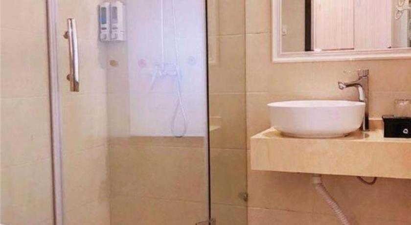 Hotel Shell Oriental Pearl Tower Century Avenue Metro Station 2*