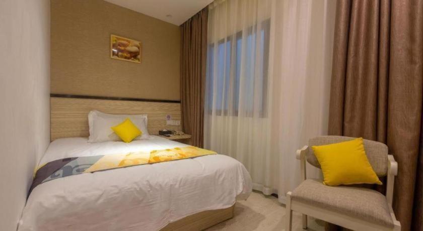 Hotel Shell Oriental Pearl Tower Century Avenue Metro Station 2*