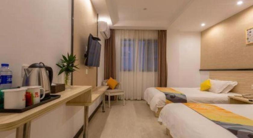 Shell Oriental Pearl Tower Century Avenue Metro Station Hotel 2*