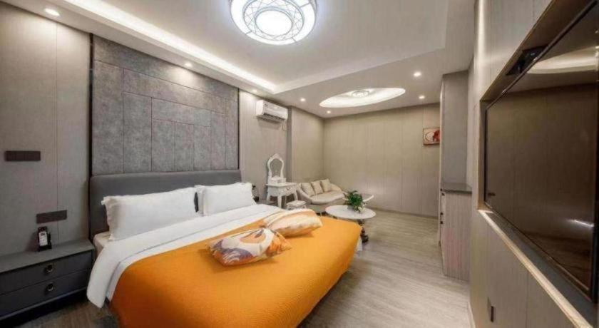 Shell Oriental Pearl Tower Century Avenue Metro Station Hotel 2*