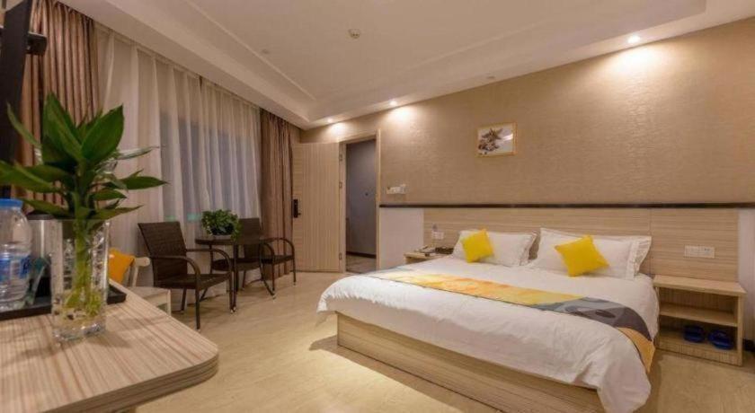 Hotel Shell Oriental Pearl Tower Century Avenue Metro Station Shanghai