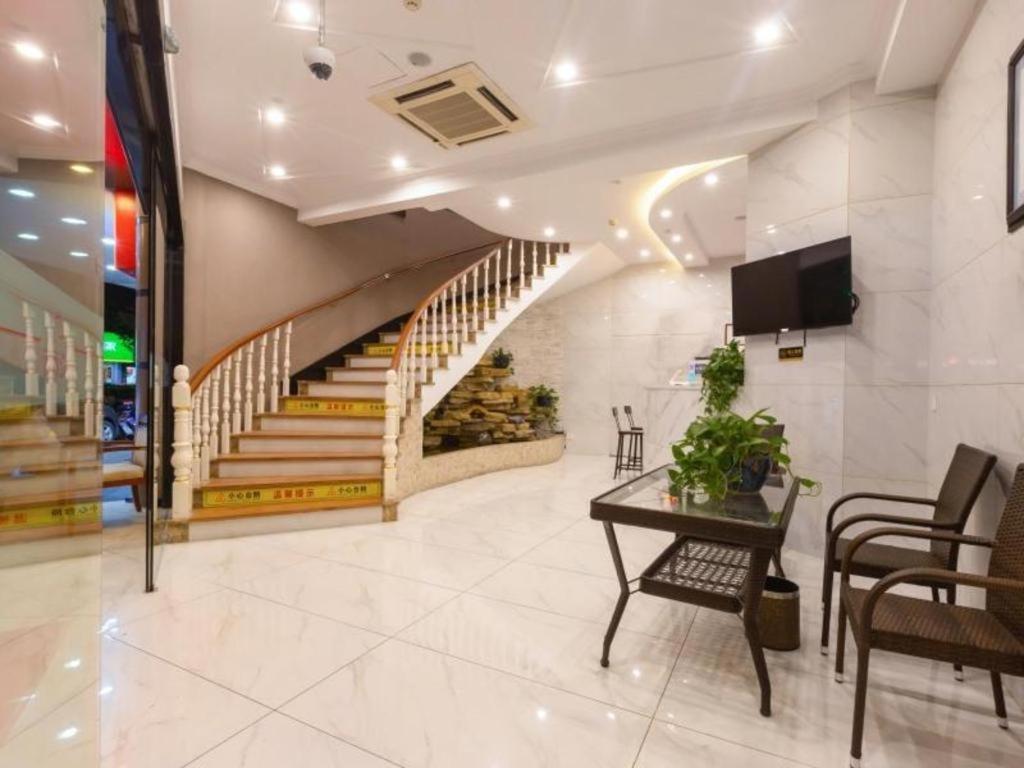 Shell Oriental Pearl Tower Century Avenue Metro Station 2*